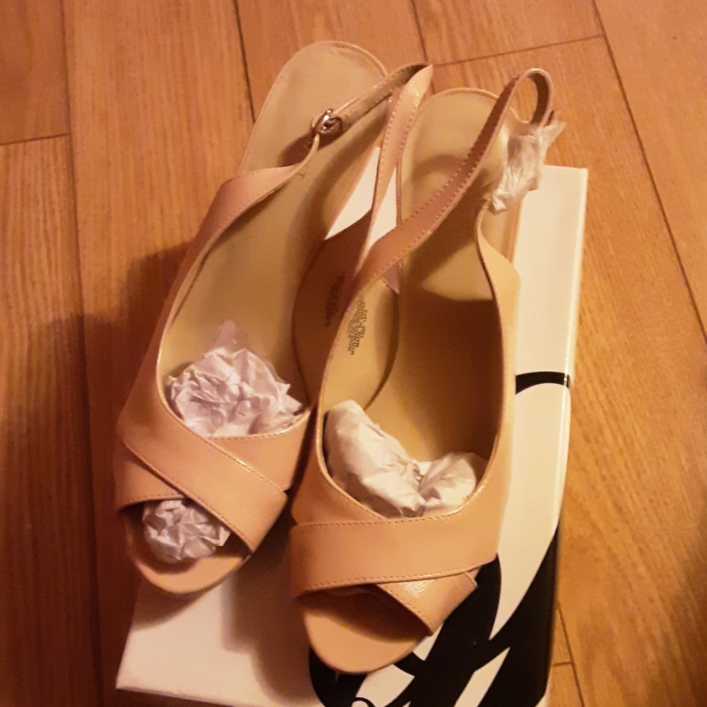 Dress shoe